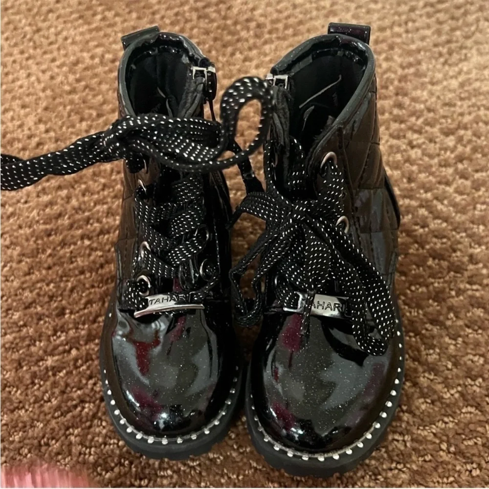 Bundle of 3 Pairs of Girls Shoes Slippers, Combat Boots, Jellies Size 18-24M/5
